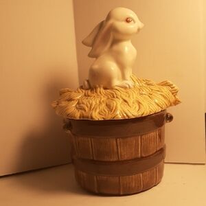 Ceramic Easter Bunny on Basket w/lid. Vtg. 1987